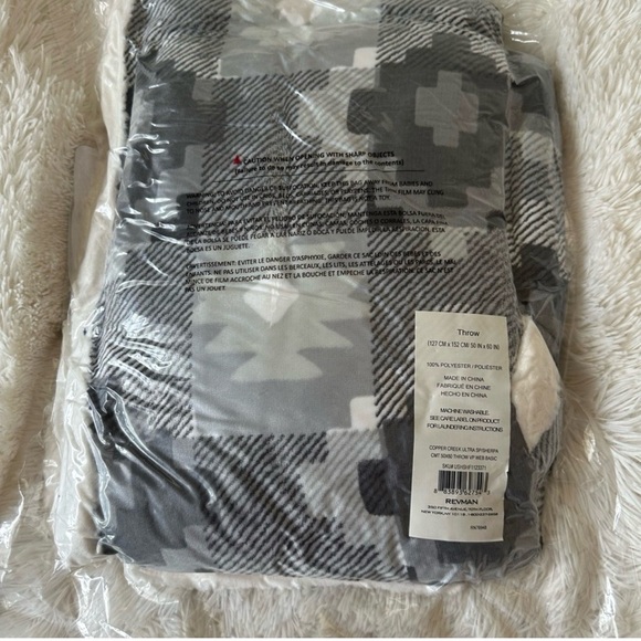 Eddie Bauer Gray White Sherpa Fleece Winter Throw Blanket 50 x 60 New - Picture 11 of 11